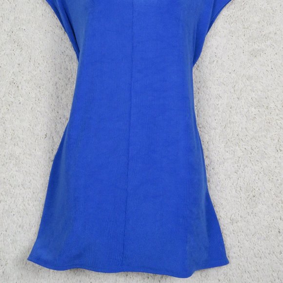 Chico's*Women's Sleeveless Key Hole Front Boat Neck Split Side Hem Blouse Size 2 - Picture 2 of 11